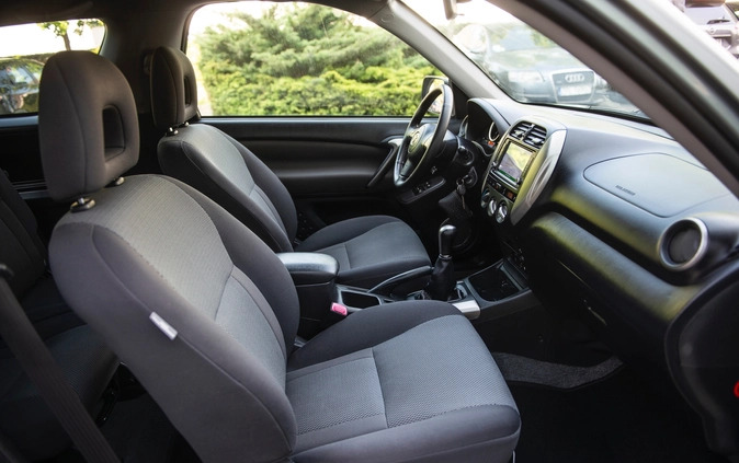 Toyota RAV4 cena 36500 przebieg: 171000, rok produkcji 2005 z Pyskowice małe 742